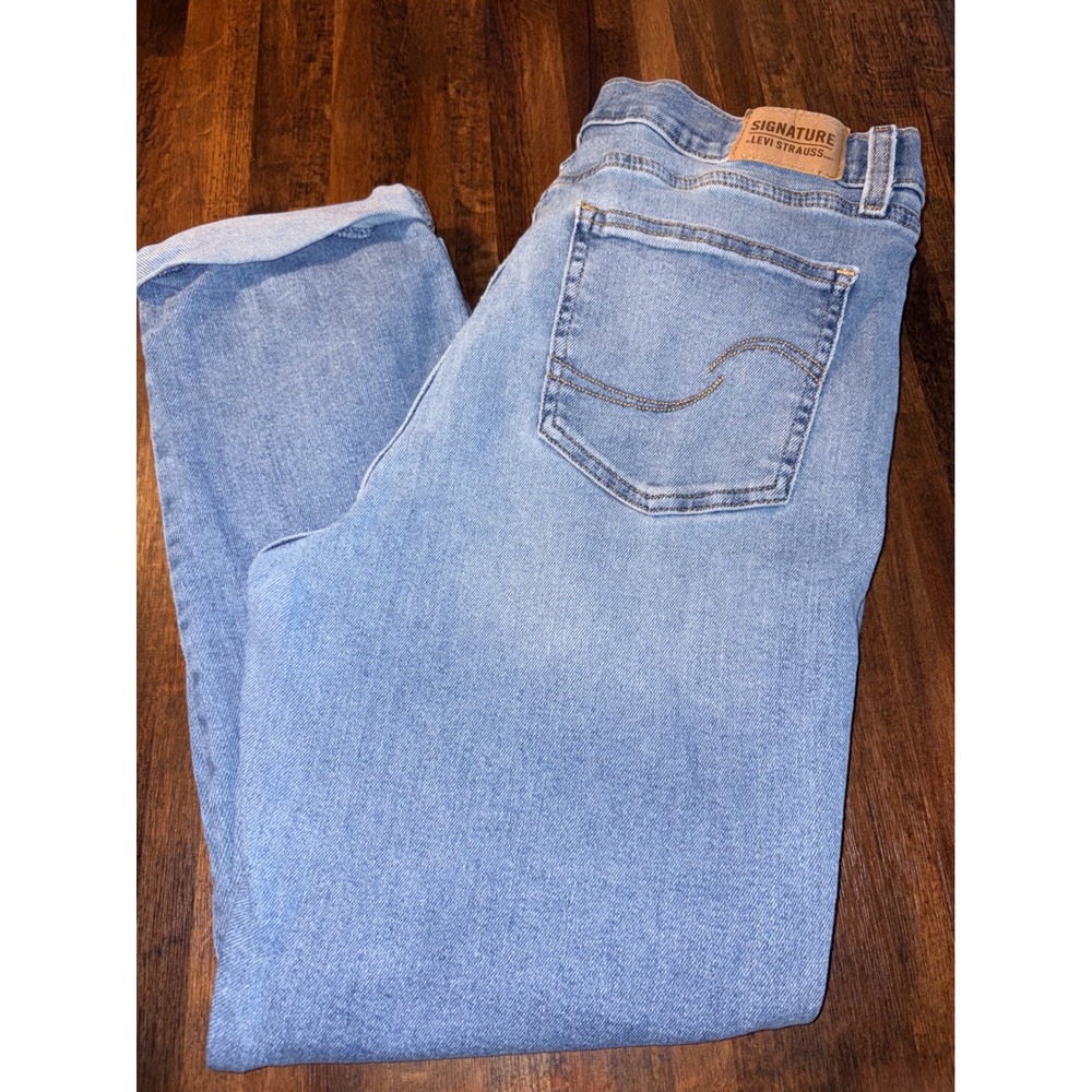 Signature Levi Strauss Women Light‎ Wash Distressed Boyfriend Jeans Blue Size 10